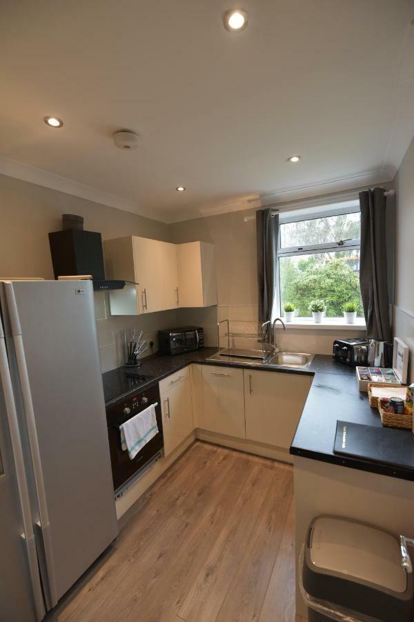 Sighthill 3 Bedrooms With Private Garden Edinburgh Exterior photo
